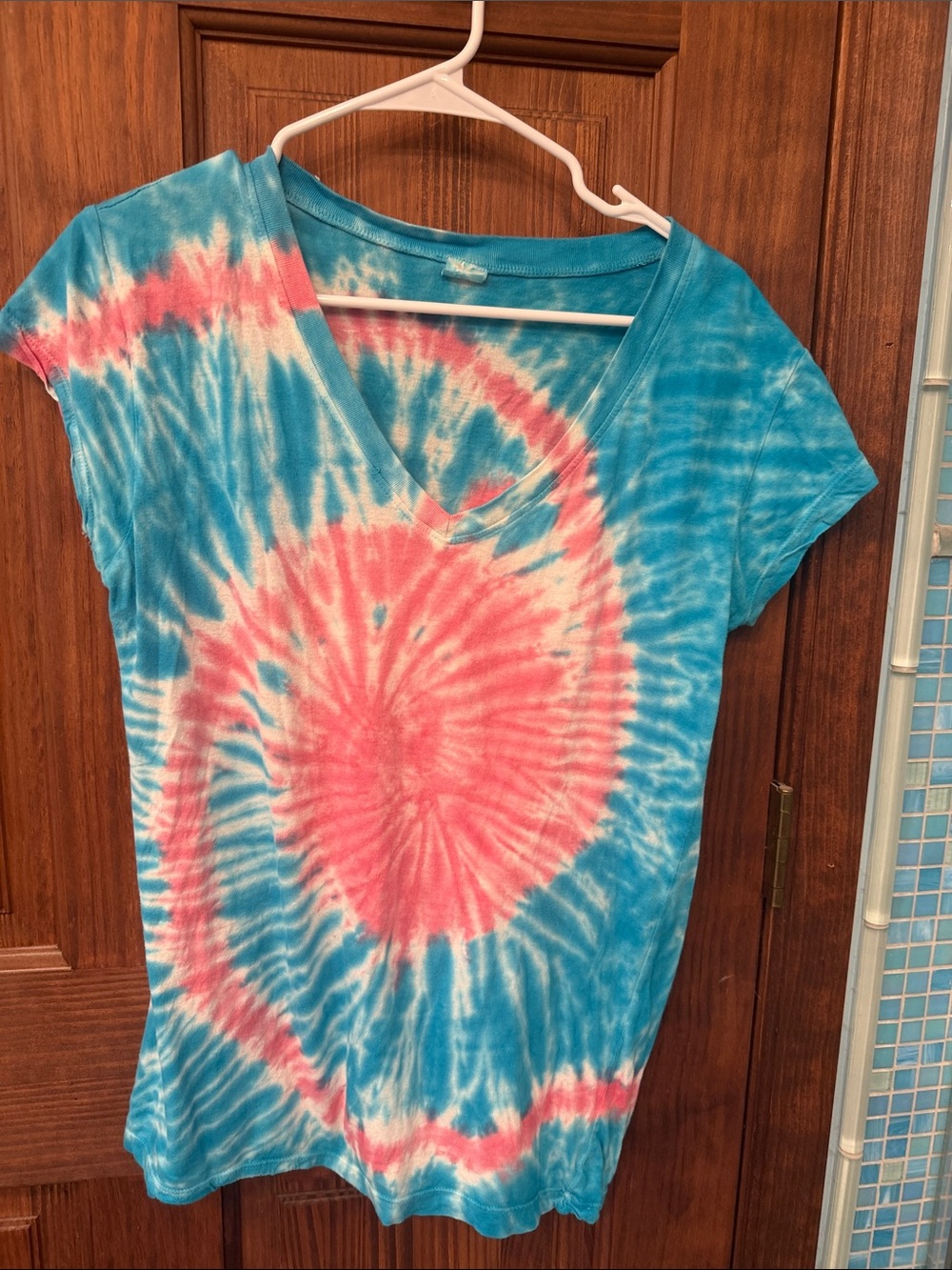 Tie-Dye V-Neck Tee in Turquoise & Coral
